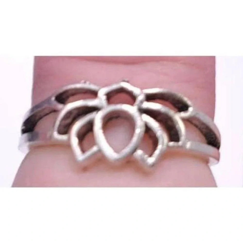 Silver Tone Lotus Flower Ring New Size 6.5 Small Pinky Midi Kids Jewelry New